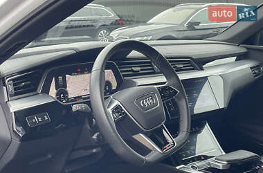 Внедорожник / Кроссовер Audi e-tron 2022 в 