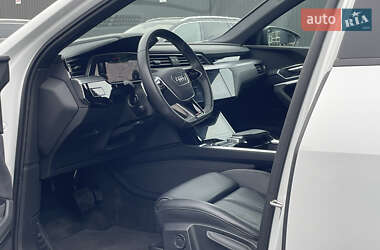 Внедорожник / Кроссовер Audi e-tron 2022 в 