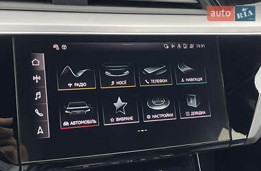 Внедорожник / Кроссовер Audi e-tron 2022 в 