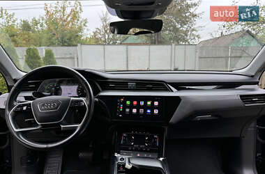 Внедорожник / Кроссовер Audi e-tron 2021 в 
