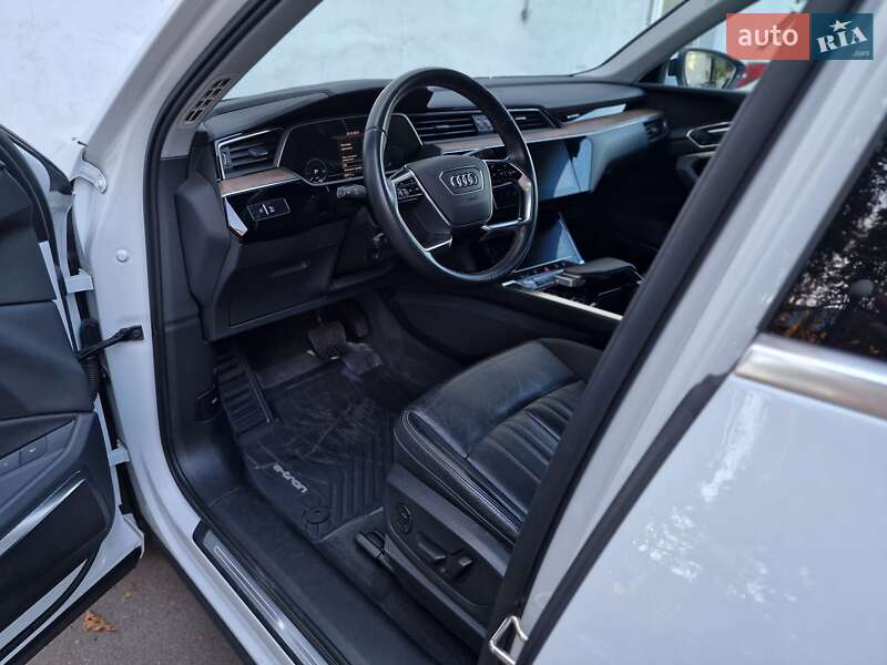 Внедорожник / Кроссовер Audi e-tron 2020 в Одессе