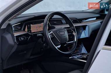 Позашляховик / Кросовер Audi e-tron 2020 в 