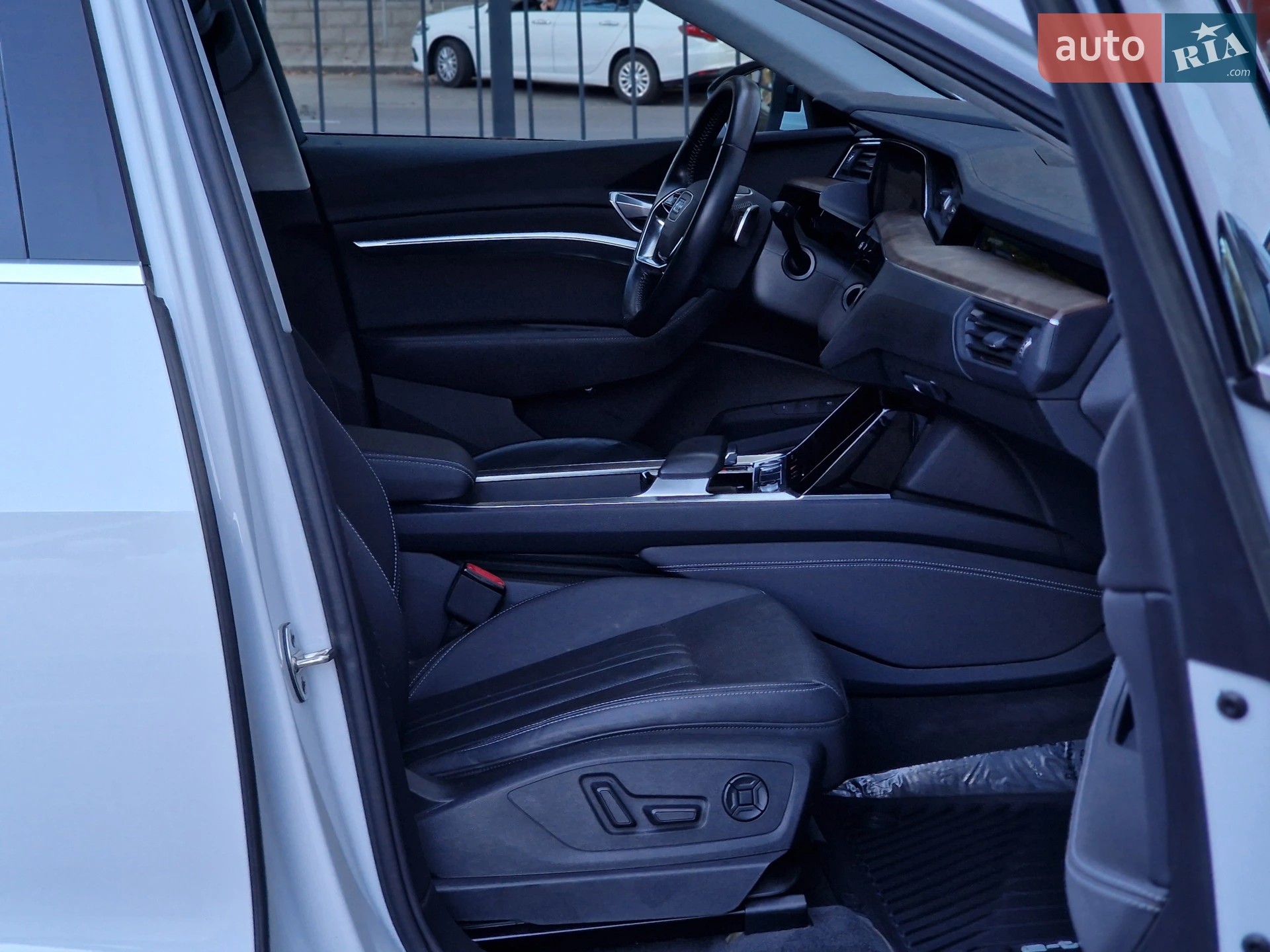2020 Audi e-tron - мініатюра 55