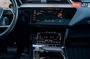 Позашляховик / Кросовер Audi e-tron 2020 в 