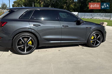 Внедорожник / Кроссовер Audi e-tron 2020 в 