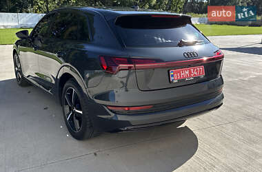 Внедорожник / Кроссовер Audi e-tron 2020 в 