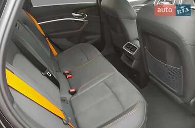 Внедорожник / Кроссовер Audi e-tron 2022 в 