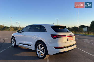 Внедорожник / Кроссовер Audi e-tron 2023 в 