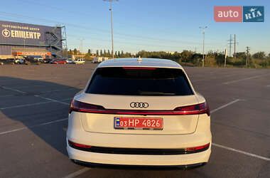 Внедорожник / Кроссовер Audi e-tron 2023 в 