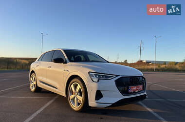 Внедорожник / Кроссовер Audi e-tron 2023 в 
