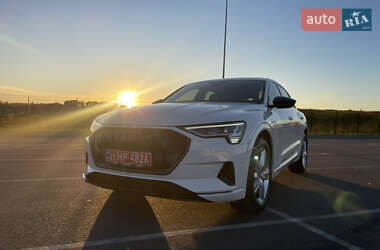 Внедорожник / Кроссовер Audi e-tron 2023 в 