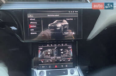 Внедорожник / Кроссовер Audi e-tron 2023 в 