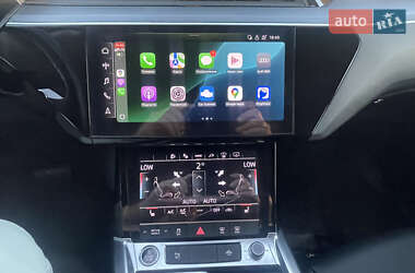 Внедорожник / Кроссовер Audi e-tron 2023 в 