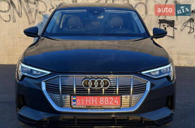 Позашляховик / Кросовер Audi e-tron 2021 в 
