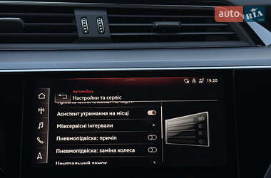 Позашляховик / Кросовер Audi e-tron 2021 в 
