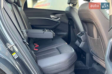 Позашляховик / Кросовер Audi e-tron 2020 в 