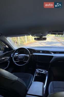 Внедорожник / Кроссовер Audi e-tron 2021 в 