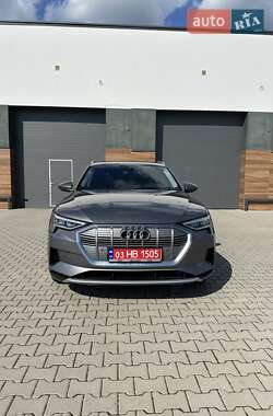 Позашляховик / Кросовер Audi e-tron 2019 в 