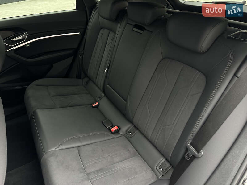 Позашляховик / Кросовер Audi e-tron 2021 в Мукачевому