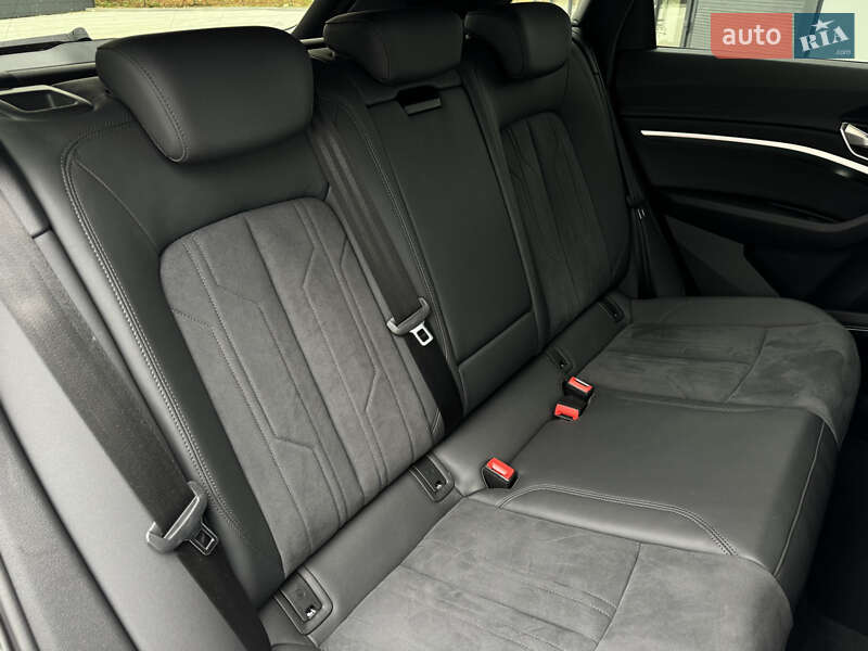 Позашляховик / Кросовер Audi e-tron 2021 в Мукачевому