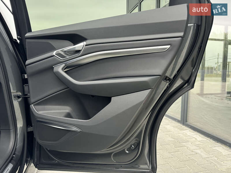 Позашляховик / Кросовер Audi e-tron 2021 в Мукачевому