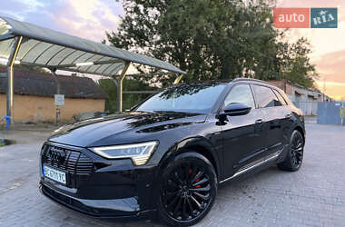 Позашляховик / Кросовер Audi e-tron 2019 в 