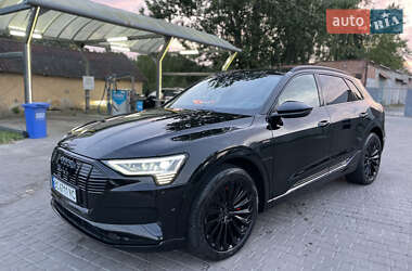 Позашляховик / Кросовер Audi e-tron 2019 в 