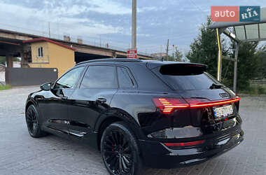 Позашляховик / Кросовер Audi e-tron 2019 в 