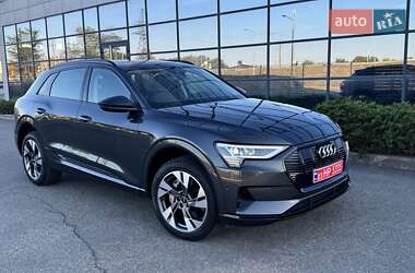 Позашляховик / Кросовер Audi e-tron 2021 в 