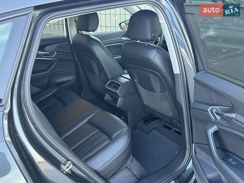 Позашляховик / Кросовер Audi e-tron 2021 в Дніпрі