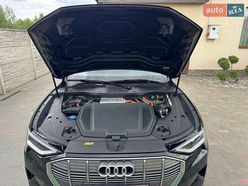 Позашляховик / Кросовер Audi e-tron 2021 в Житомирі