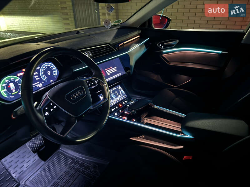 Позашляховик / Кросовер Audi e-tron 2021 в Житомирі