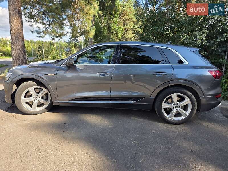 Позашляховик / Кросовер Audi e-tron 2021 в Вінниці