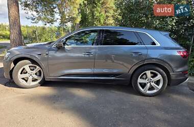 Позашляховик / Кросовер Audi e-tron 2021 в 