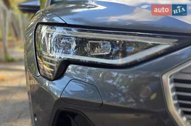 Позашляховик / Кросовер Audi e-tron 2021 в 