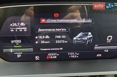 Позашляховик / Кросовер Audi e-tron 2021 в 