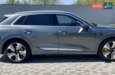 Позашляховик / Кросовер Audi e-tron 2019 в 