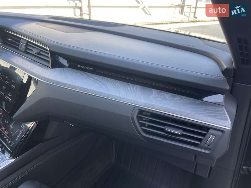 Позашляховик / Кросовер Audi e-tron 2019 в Івано-Франківську