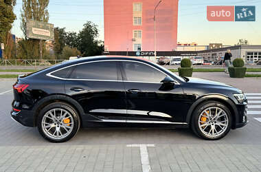 Позашляховик / Кросовер Audi e-tron 2023 в 