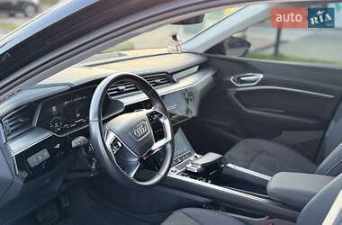 Позашляховик / Кросовер Audi e-tron 2023 в 