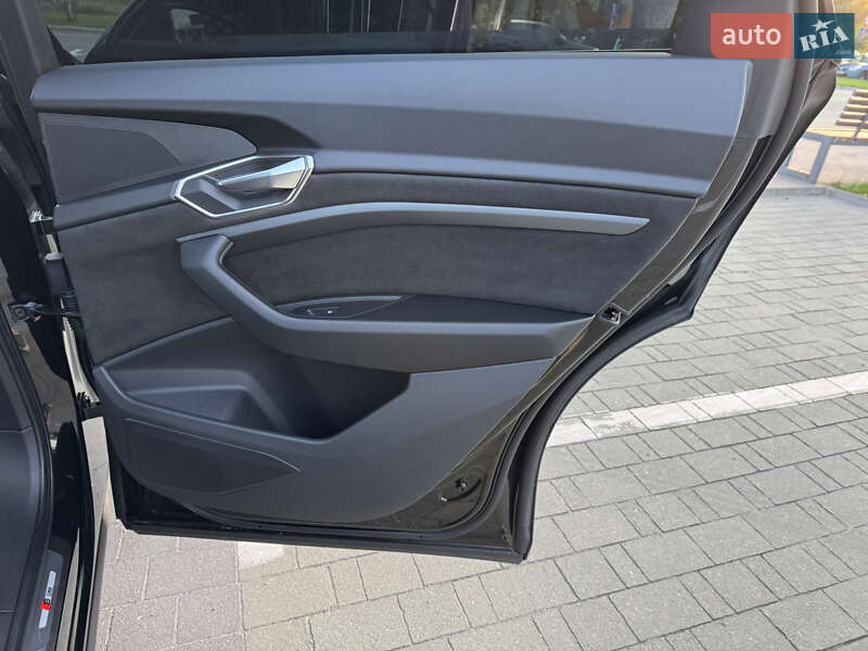 Позашляховик / Кросовер Audi e-tron 2023 в Хмельницькому