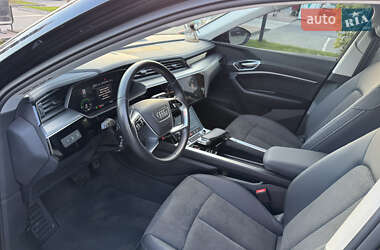 Позашляховик / Кросовер Audi e-tron 2023 в 