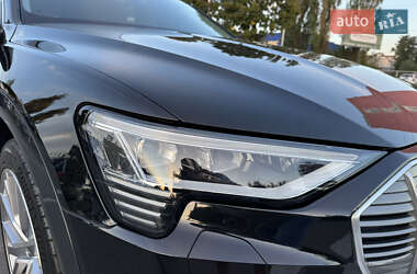Позашляховик / Кросовер Audi e-tron 2023 в 