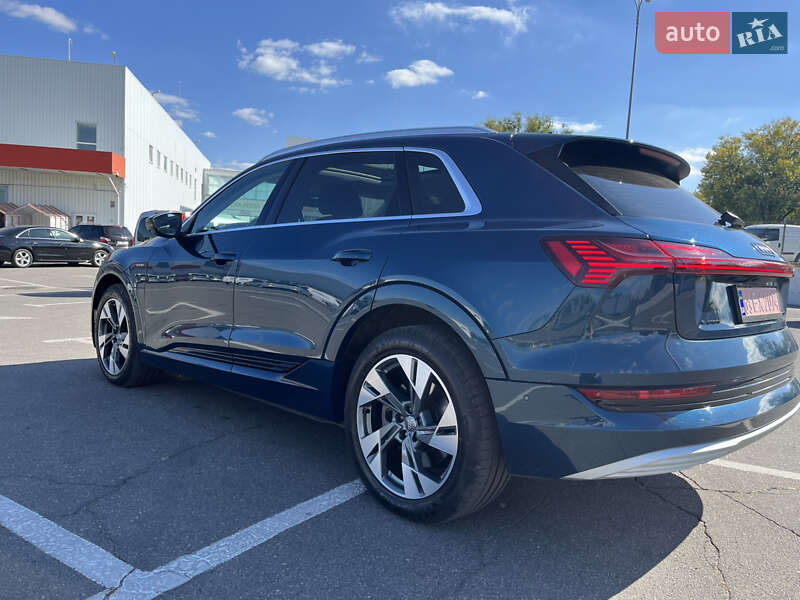 Позашляховик / Кросовер Audi e-tron 2020 в Дніпрі