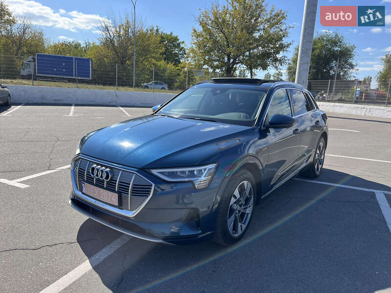 Позашляховик / Кросовер Audi e-tron 2020 в Дніпрі