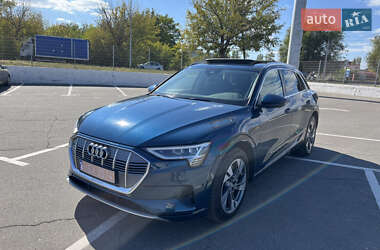 Внедорожник / Кроссовер Audi e-tron 2020 в 