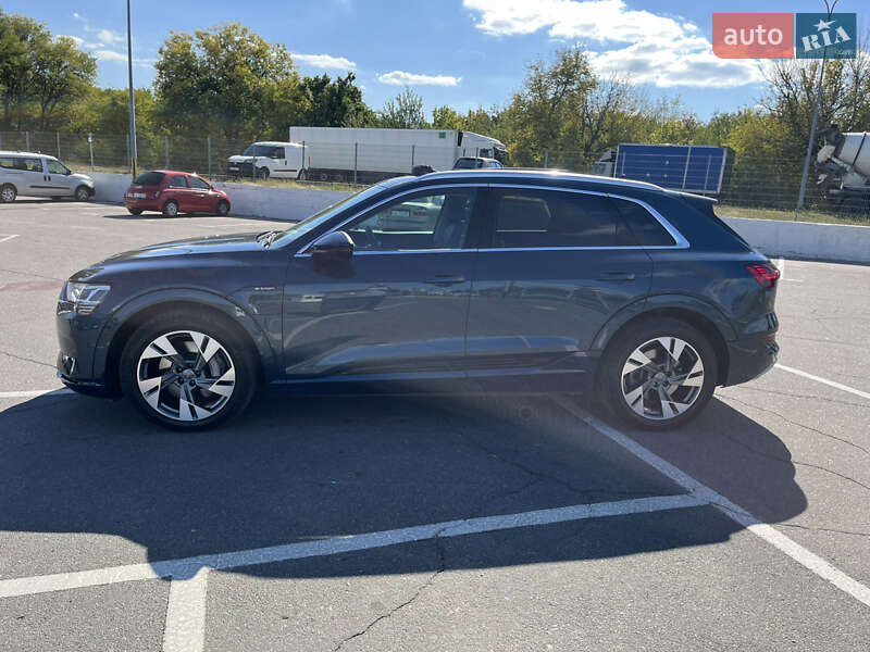 Позашляховик / Кросовер Audi e-tron 2020 в Дніпрі