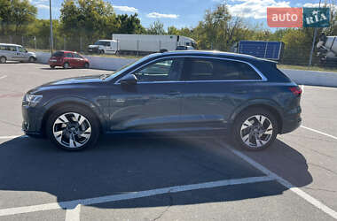 Внедорожник / Кроссовер Audi e-tron 2020 в 