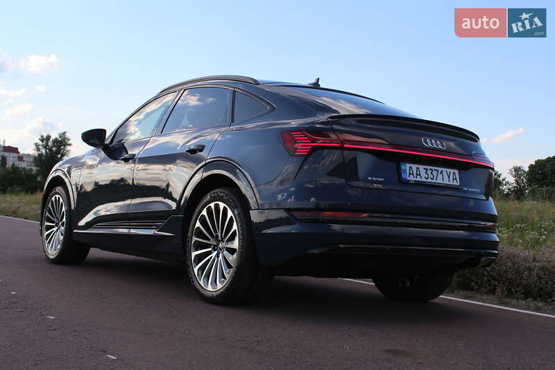 Позашляховик / Кросовер Audi e-tron 2022 в Києві