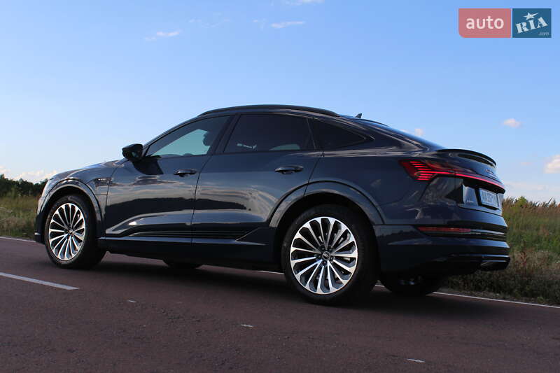 Позашляховик / Кросовер Audi e-tron 2022 в Києві